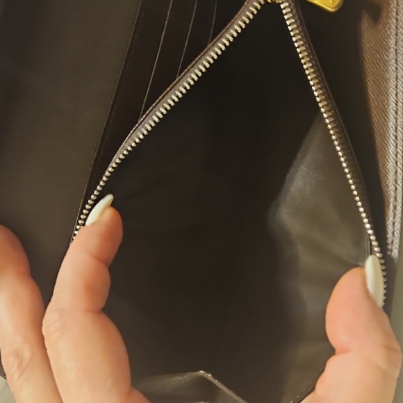 Louis Vuitton Damier Sarah Long Wallet - Picture 10 of 17
